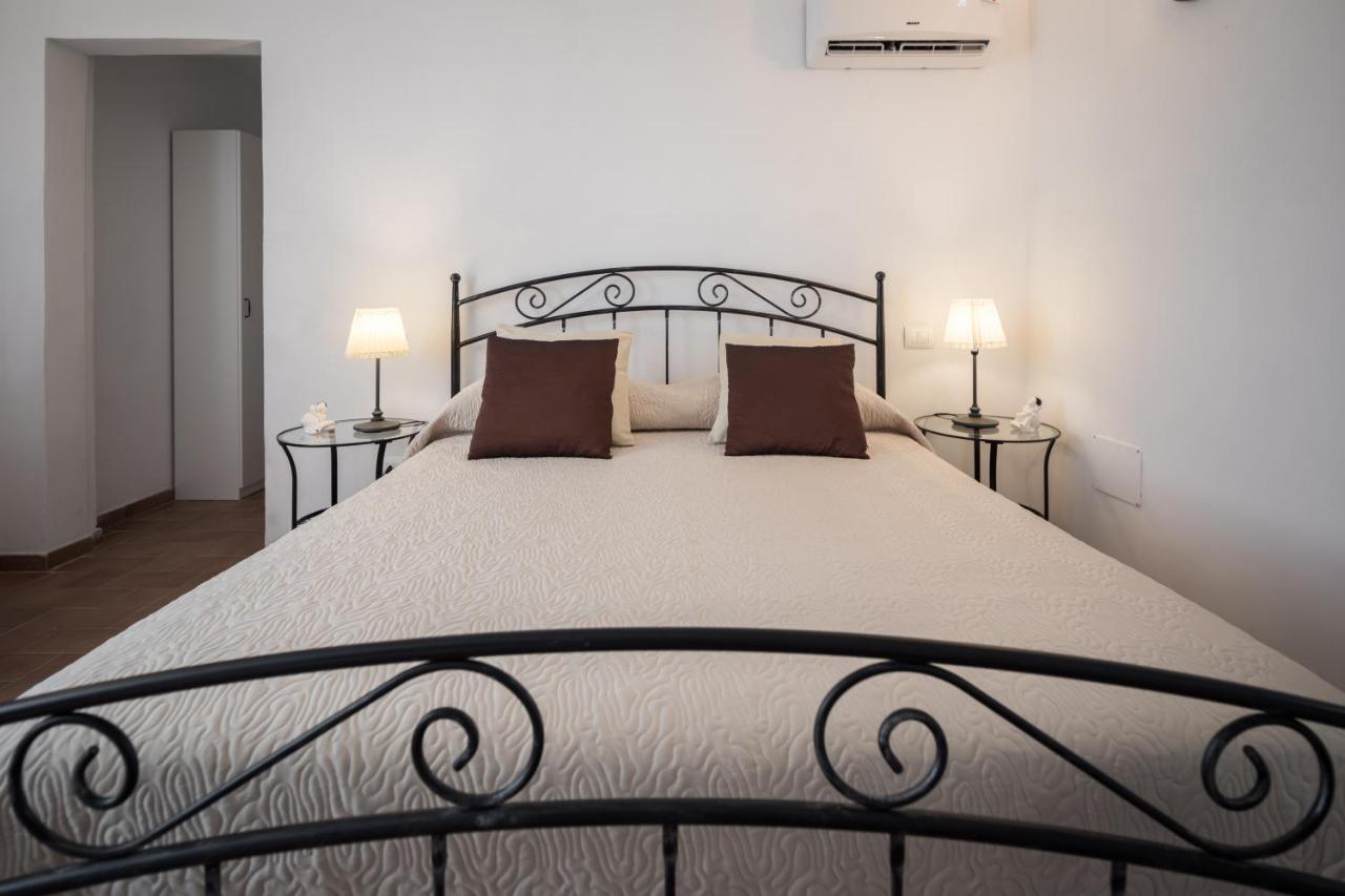Bed and Breakfast La Crociata Сарцана Екстер'єр фото